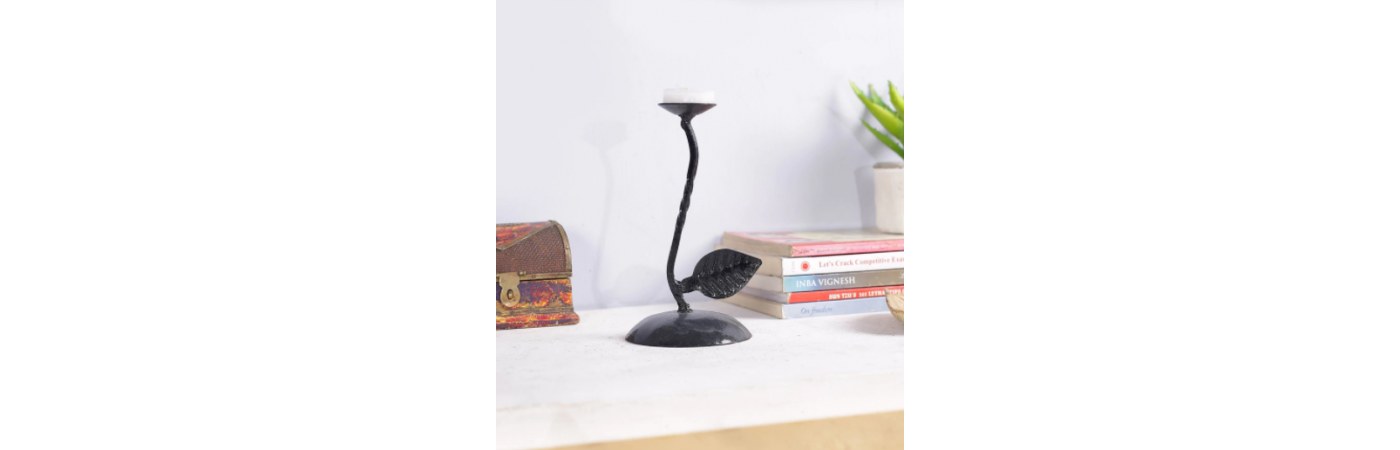 METAL CANDLE STAND WITH LEAF